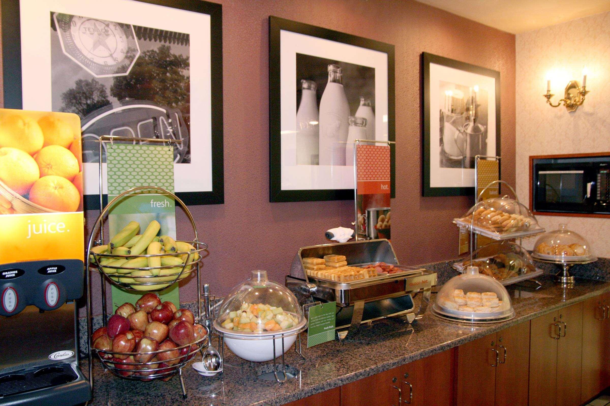 Hampton Inn Columbus-South Grove City Restaurant photo