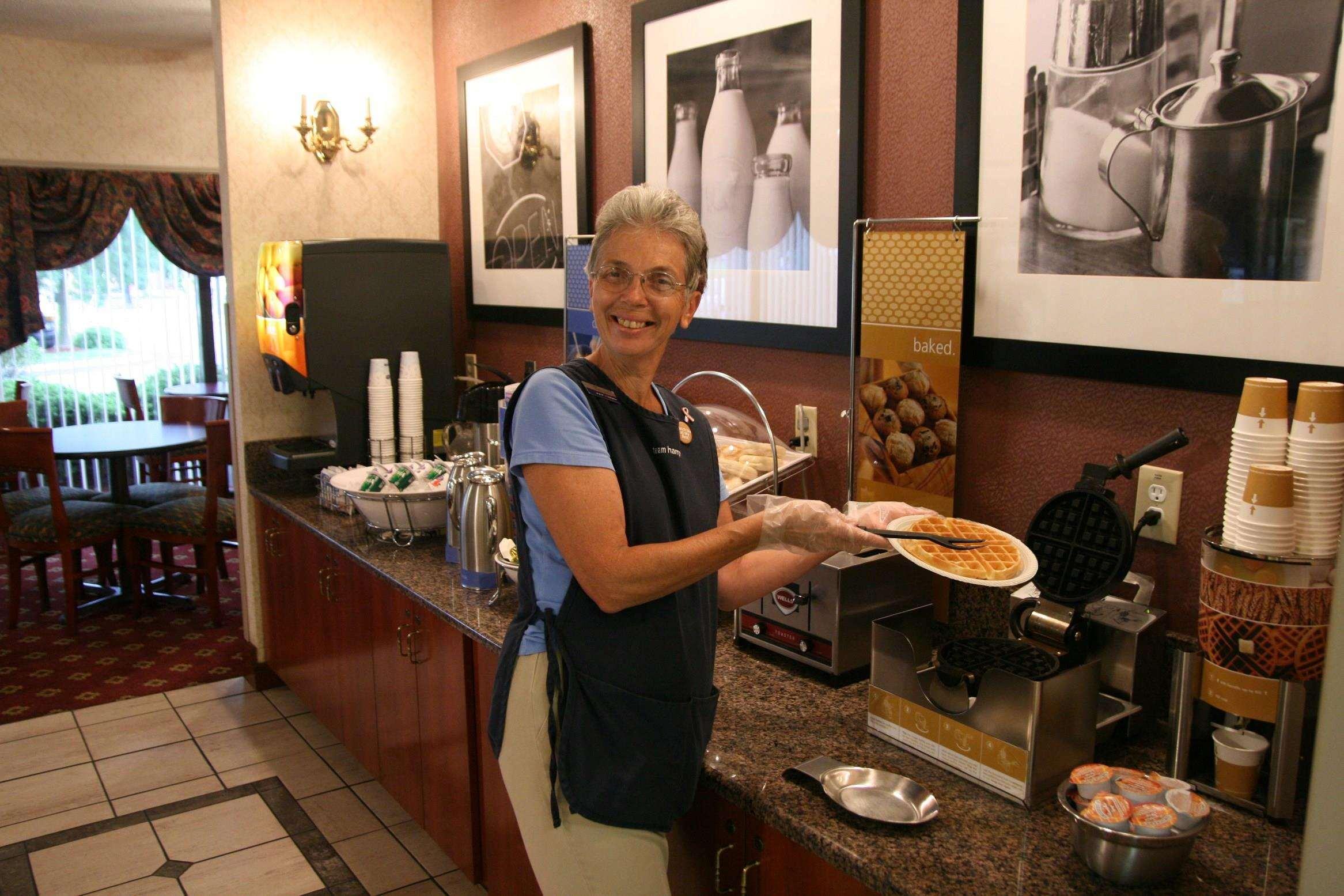 Hampton Inn Columbus-South Grove City Restaurant photo